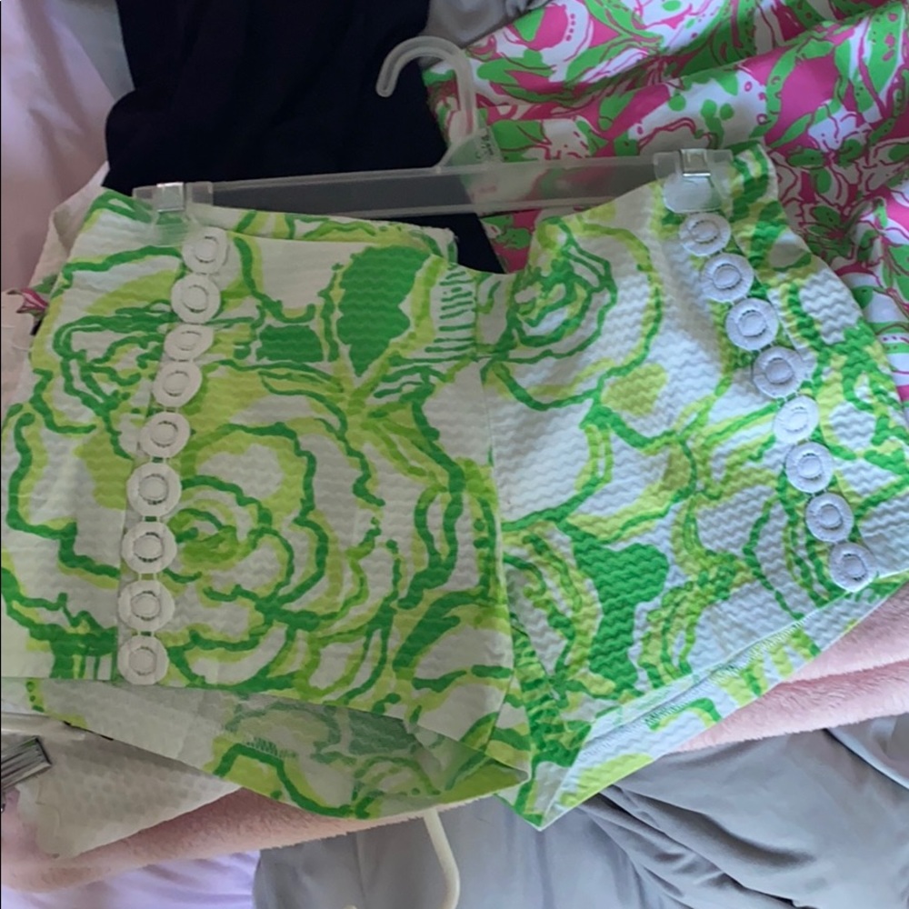 Cute Lilly Pulitzer shorts never worn!!